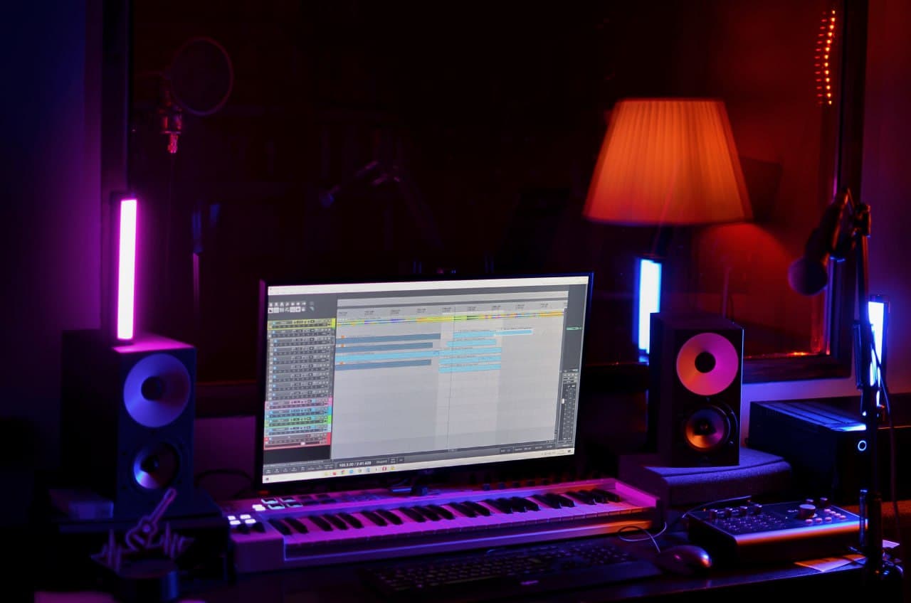 Уголок звукозаписи в студии RedRoom